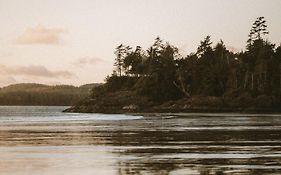 Mackenzie Beach Resort  2*